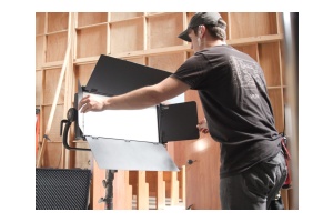 Chỉnh sáng đèn Aputure Nova P600c