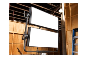 Ách kép đèn Aputure Nova P600c 